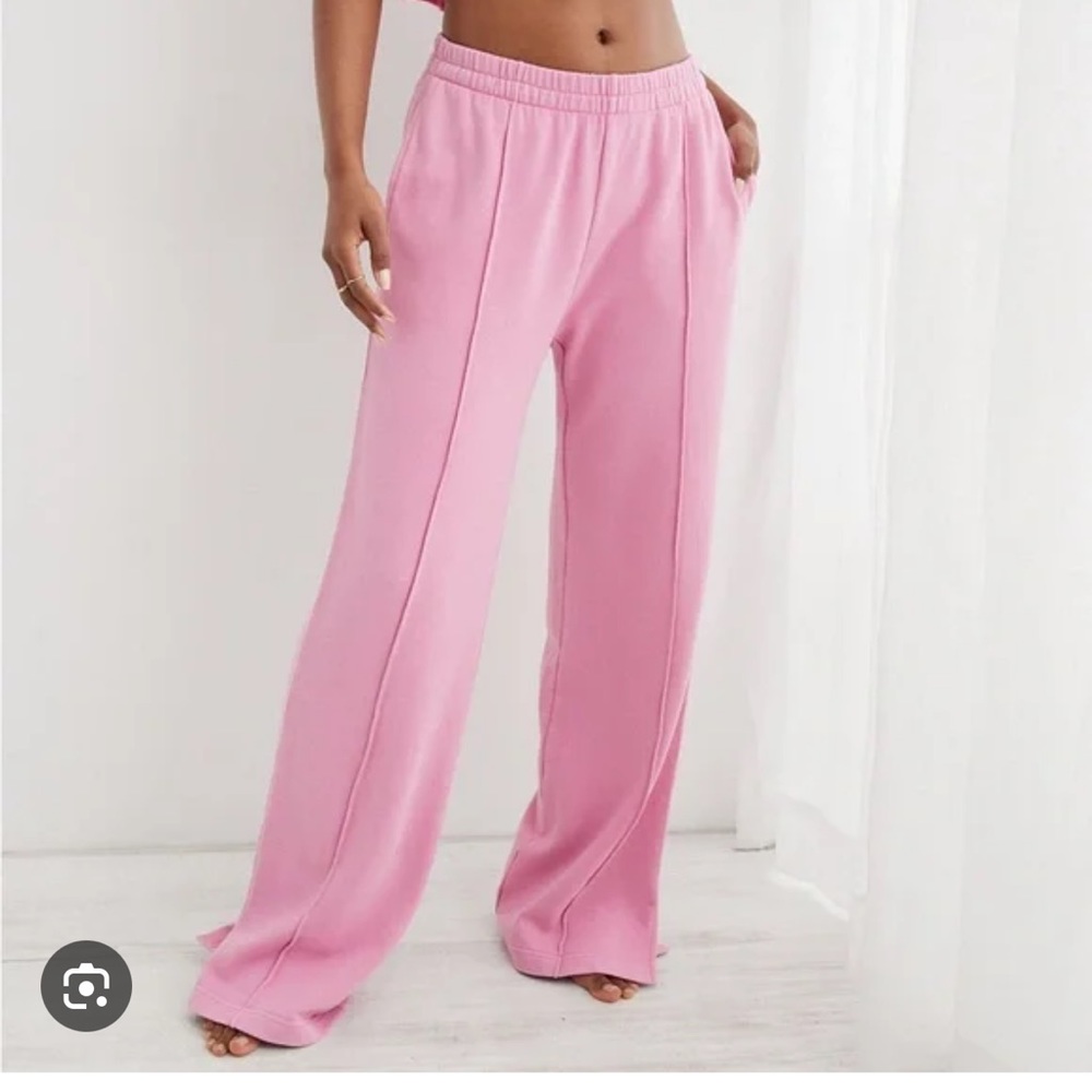ISO these sweatpants aerie pink skater wide leg in size medium or small!!